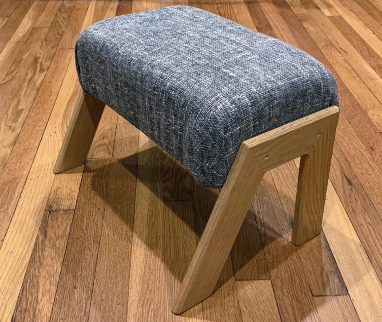 12 DIY Under Desk Foot Rest Ideas for Ergonomic Workspace – DIY Upholster Footrest DIY Upholster Footrest
