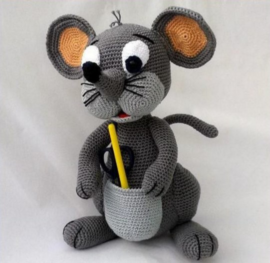 25 Free Amigurumi Mouse Patterns (for Any Skill Level) – Amigurumi Mouse Lola Amigurumi Mouse Lola