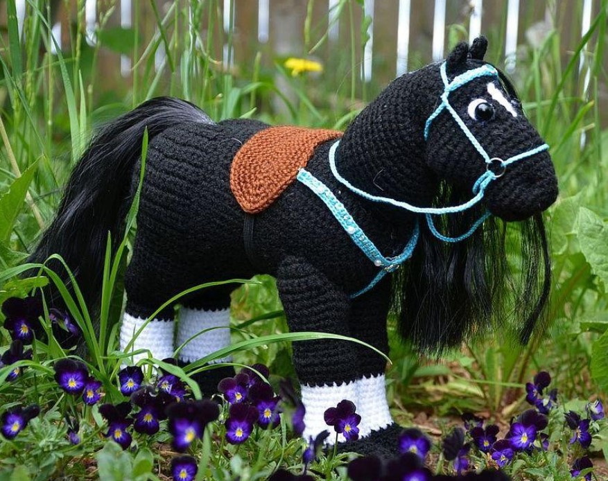 Black Heroic Horse Amigurumi Pattern