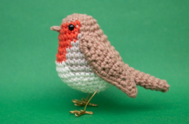 EUROPEAN ROBIN AMIGURUMI