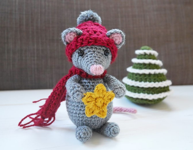 MAKE A CROCHET MOUSE