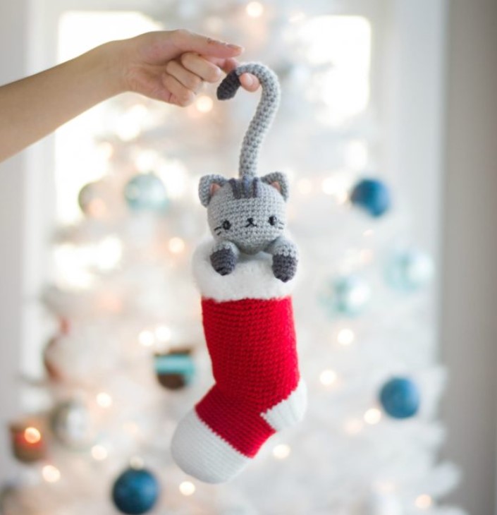 25 Free Christmas Crochet & Amigurumi Patterns to Try – Chester the Christmas Cat Amigurumi Chester the Christmas Cat Amigurumi