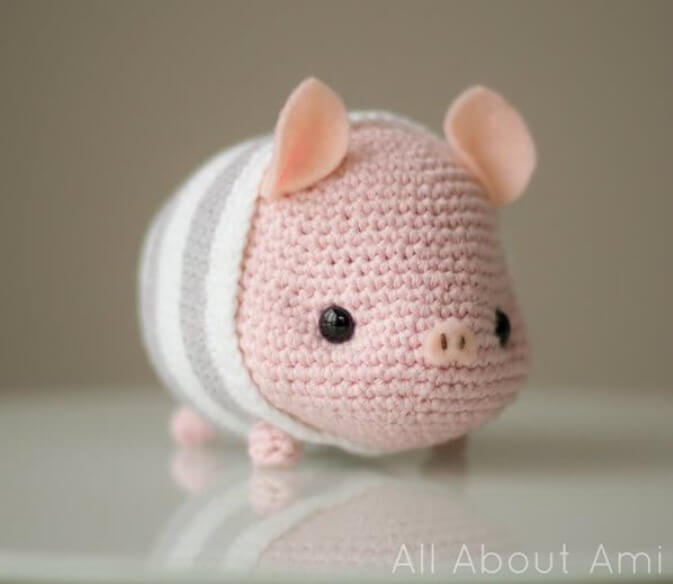 Cute Pig with Sweater Amigurumi